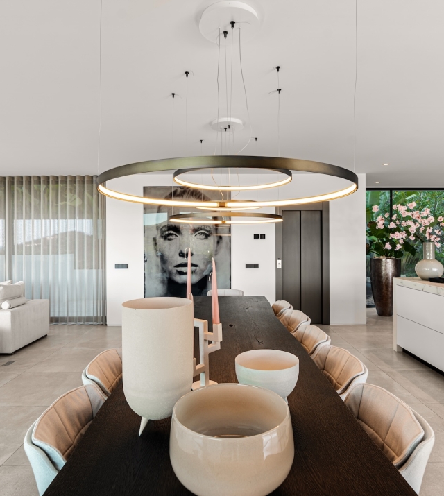 Resa Estates luxury vila Can Furnet modern Villa moderna dining table.jpg